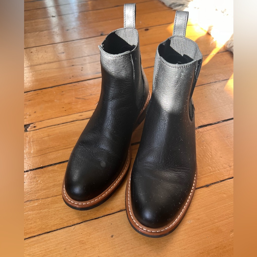 Nisolo Carmen Chelsea Boots black. Worn once. Great classic boot!